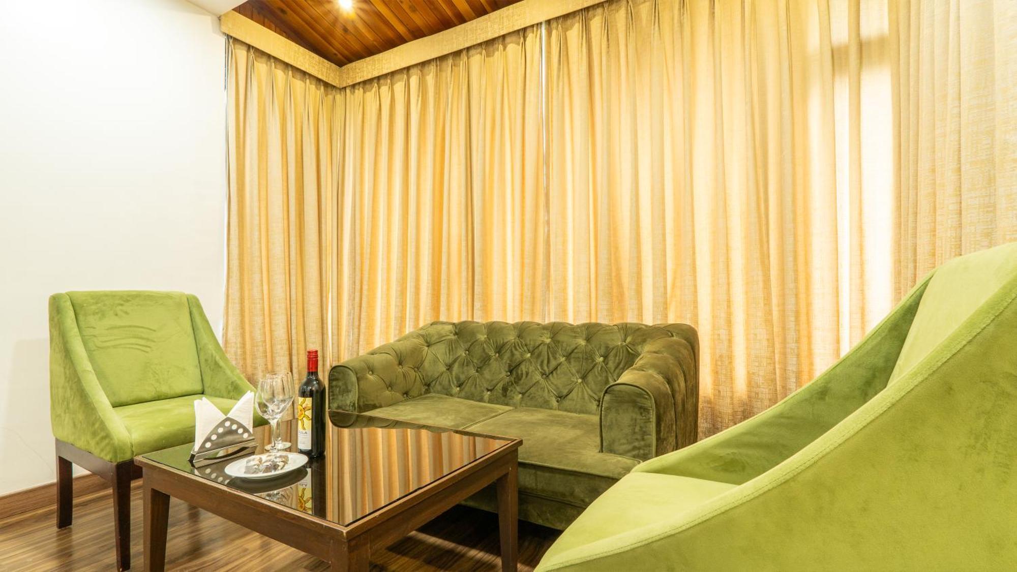 Woodrock Luxury Boutique Hotel Manāli Екстериор снимка